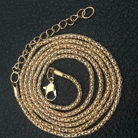 NWT Santa Claus Rhinestone Christmas Pendant Necklace With Gold Chain. - Picture 4 of 9